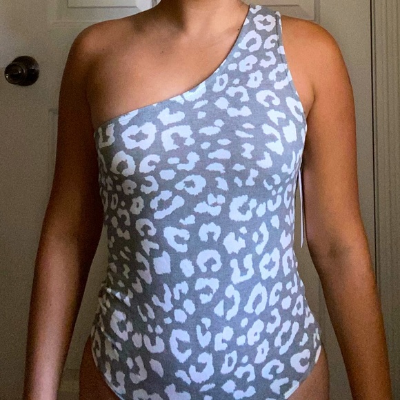 Cheetah print bodysuit - Picture 1 of 3